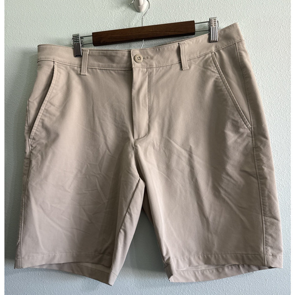 Under Armour Men's 36 Tech Shorts Khaki Beige 10" Inseam Golf Wicking - Picture 1 of 6
